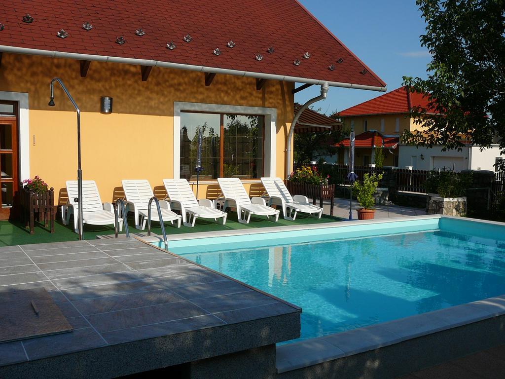 Ciklamen Apartman Gyenesdias Exterior photo